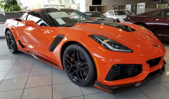 Cận cảnh 1 trong 2 chiếc Chevrolet Corvette ZR1 đầu tiên được bán ra tại California