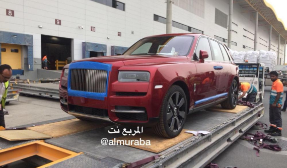 Vừa ra mắt, Rolls-Royce Cullinan 2019 đã được giao cho một Tiểu vương Ả-Rập