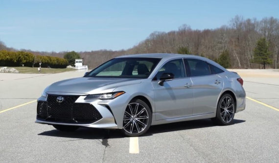 Đánh giá nhanh Toyota Avalon 2019: Ngoại thất và nội thất mới, đẹp mắt hơn