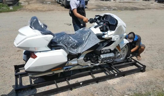 "Đập thùng" Honda Gold Wing 2018 đầu tiên tại Việt Nam
