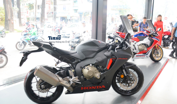 Không phải BMW S1000RR, Honda CBR1000RR 2018 chính hãng mới là "thần giá" tại Việt Nam