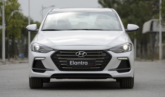Giá xe Hyundai Elantra 2018 mới nhất tháng 6/2018
