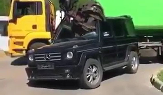 Xót xa với cảnh Mercedes-Benz G-Class bị nghiền nát ở bãi phế liệu