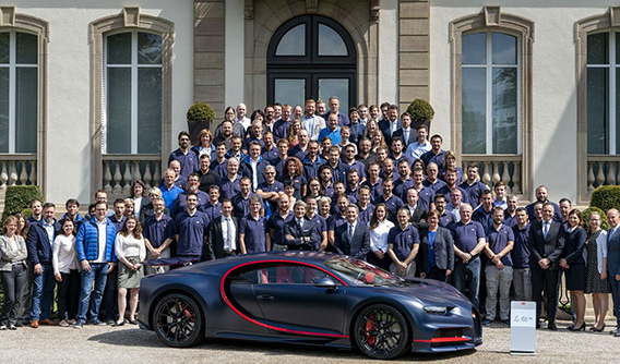 Chiếc siêu xe Bugatti Chiron thứ 100 xuất xưởng, có giá hơn 3 triệu USD