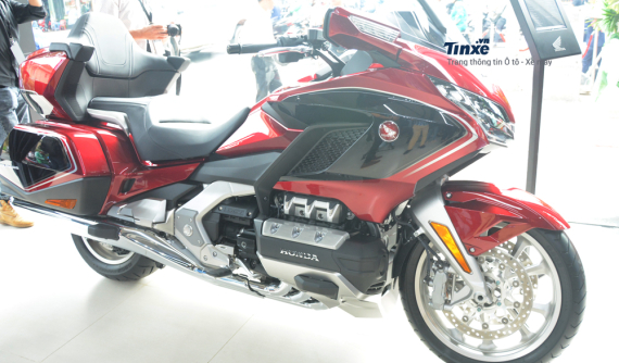 Đánh giá nhanh Honda Gold Wing 2018: Động cơ "khủng", trang bị túi khí như ô tô