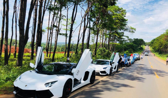 Lamborghini Aventador mui trần gia nhập vào đoàn siêu xe Car & Passion đi Tây Nguyên