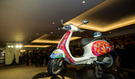 Ngắm chiếc Vespa Sprint trị giá 26.000 USD được đấu giá làm từ thiện