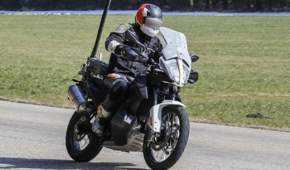 KTM 790 Adventure tiếp tục lộ ảnh chạy thử