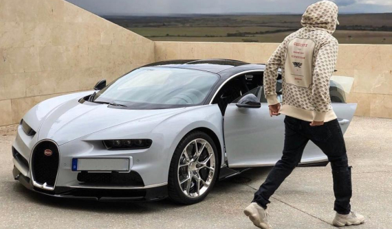 Karim Benzema úp mở việc tậu siêu xe triệu USD Bugatti Chiron