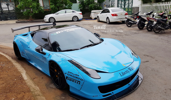 Cận cảnh bộ áo xanh ngọc của "ngựa chiến" Ferrari 458 Italia độ độc nhất Việt Nam
