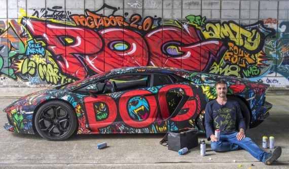 Siêu xe Lamborghini Aventador được chủ nhân dán đổi màu Graffiti ấn tượng