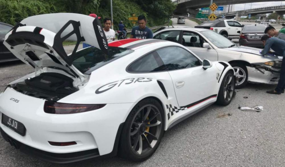 Nếu không có camera hành trình, vụ tai nạn này rất có thể biến siêu xe Porsche 911 GT3 RS thành "thủ phạm"