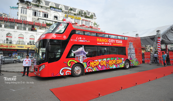 Xe buýt 2 tầng chính thức khai trương tuyến thăm quan phố cổ Hà Nội