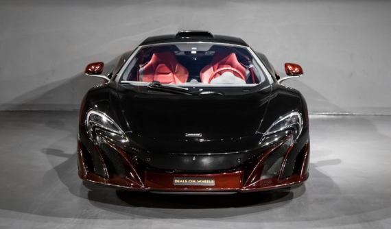 Không chỉ hiếm, siêu xe McLaren 675LT đang rao bán còn có bộ áo độc nhất vô nhị