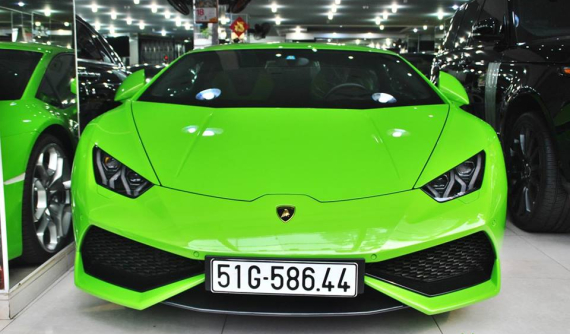 Siêu xe Lamborghini Huracan xanh cốm được cho ra biển số để tìm người mua
