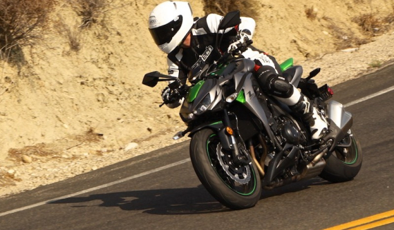 Giá xe Kawasaki Z1000  tháng 6/2018