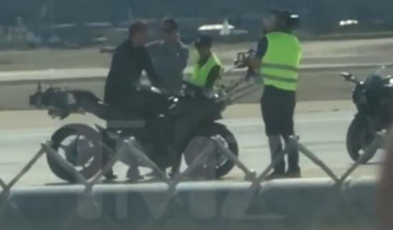 Bắt gặp Tom Cruise chạy Kawasaki Ninja H2 trong phim trường "Top Gun 2"