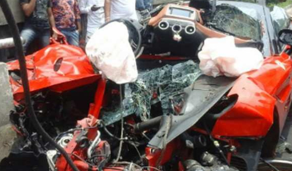 Tránh xe tải, giám đốc tập đoàn Ấn Độ tử vong trên siêu xe Ferrari