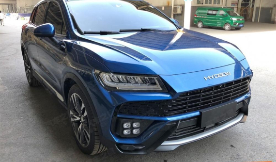 Bắt gặp Lamborghini Urus phiên bản "nhái" ngoài đời thực