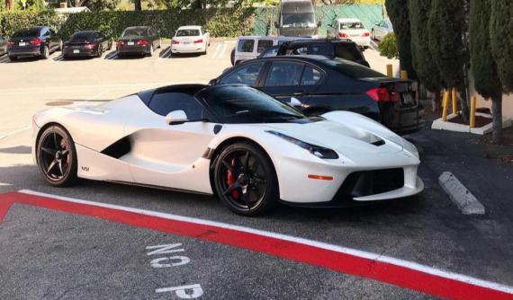 Cận cảnh chiếc siêu xe Ferrari LaFerrari Aperta mới tậu của Lewis Hamilton