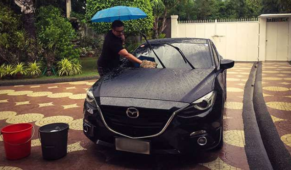 Có nên rửa xe bằng mưa để đỡ tốn tiền?