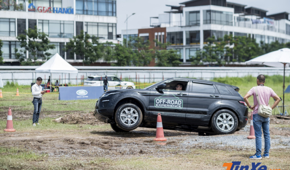 Off-road cùng Land Rover - Khi xe nhà giàu đi nghịch bùn đất