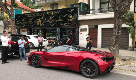 Siêu xe McLaren 720S Cường "Đô-la" từng "xem mắt" bất ngờ xuất hiện trên đường phố Hà Nội