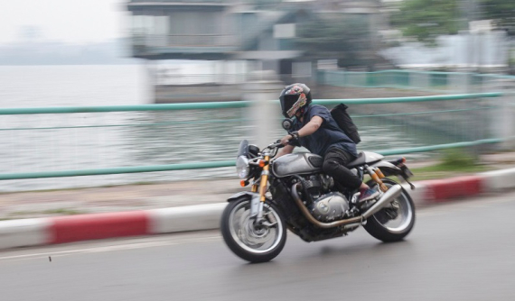 Trải nghiệm Triumph Thruxton R 2017: Dễ làm quen, mạnh mẽ ở dải tua cao