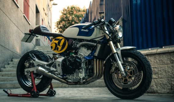 Trầm trồ Honda Hornet 600 Cafe Racer đến từ Tây Ban Nha