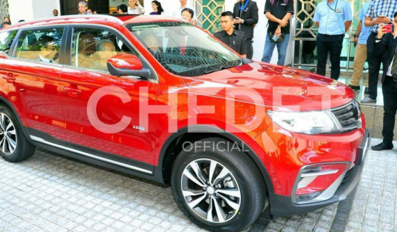 Thủ tướng Malaysia lái thử chiếc SUV nội địa sắp ra mắt của Proton