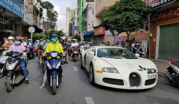 Video này cho thấy không chỉ London, mùa hè tại Sài thành năm 2018 cũng "đầy ắp" siêu xe trên đường