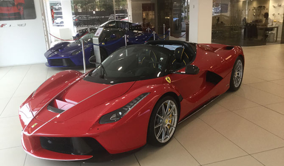 Đây là cơ hội cho ai từng bị hãng siêu xe Ferrari từ chối bán LaFerrari mui trần