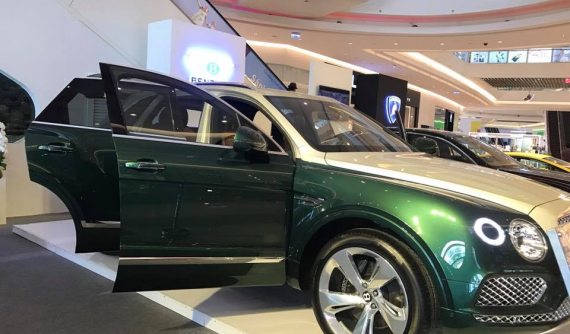 Bentley Bentayga màu độc được cho Nam tiến để tìm chủ nhân