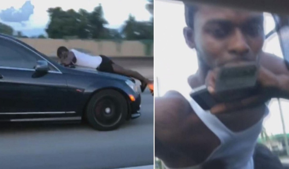 Nữ tài xế lái Mercedes-Benz C-Class ở vận tốc 112 km/h với bạn trai bám trên nắp capô