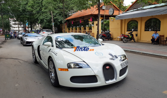 Bugatti Veyron dẫn đầu đoàn siêu xe chục triệu đô của Chủ tịch Trung Nguyên đi xuyên Việt