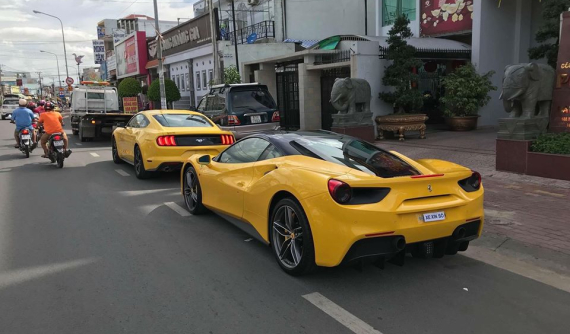 Sau khi tậu siêu xe Ferrari 488 GTB, doanh nhân Bình Dương mua Ford Mustang 2018 tặng cho bố