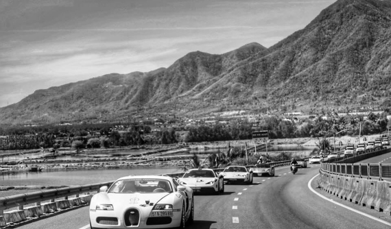 Đoàn siêu xe xuyên Việt của Chủ tịch Trung Nguyên đến đất võ Bình Định