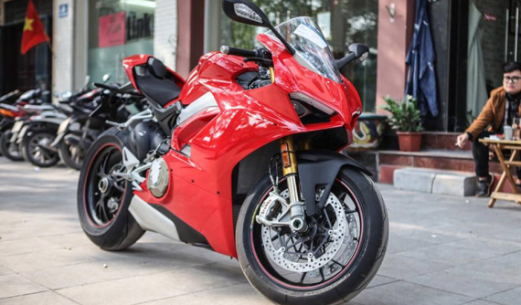 Ducati Panigale V4 S đầu tiên đặt chân đến Việt Nam được chủ nhân rao bán lại hơn 1,4 tỷ Đồng