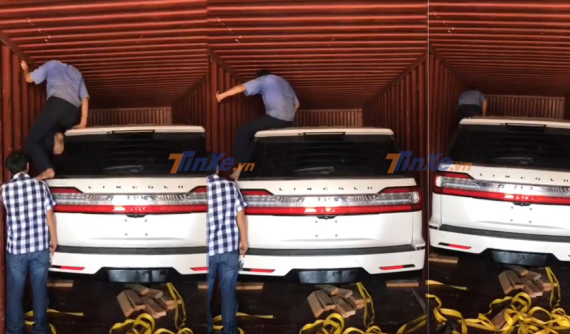 Vất vả đưa "khủng long" Lincoln Navigator 2018 đầu tiên tại Việt Nam ra khỏi container