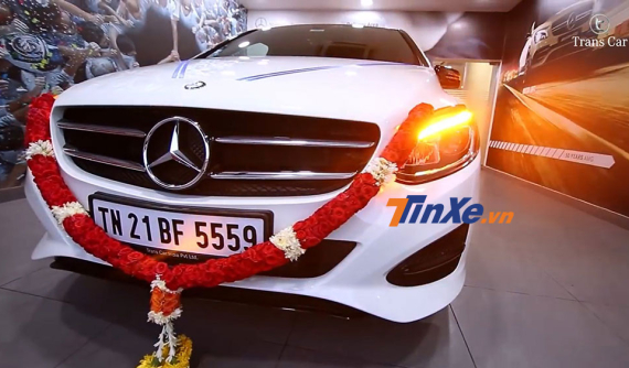 Lão nông 88 tuổi hoàn thành ước mơ mua xe Mercedes-Benz từ thủa nhỏ