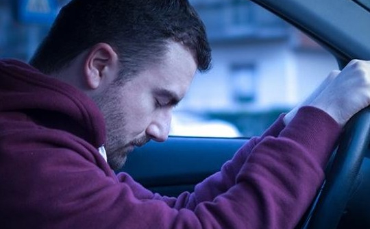 Hóa ra đây là nguyên nhân khiến bạn cảm thấy buồn ngủ khi lái xe