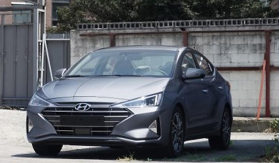 Hyundai Elantra 2019 tiếp tục lộ diện trần trụi với thiết kế "lột xác"
