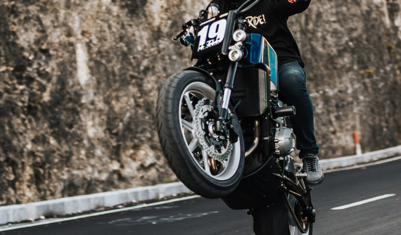 Kawasaki Z800 độ dáng cổ điển cực độc đến từ Smoked Garage