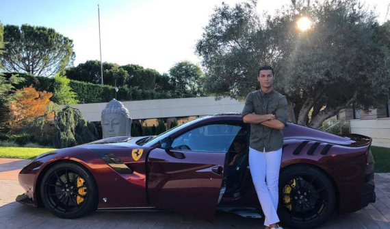 Công nhân Fiat sẽ đình công sau khi Cristiano Ronaldo chính thức đầu quân cho CLB Juventus