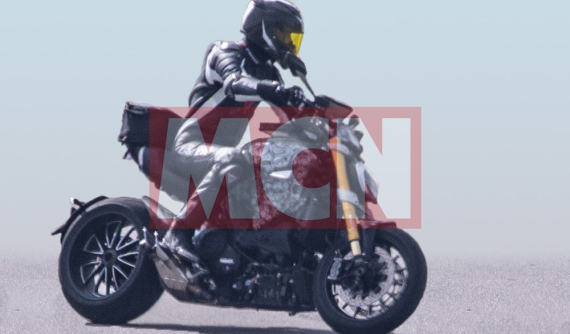 Bắt gặp Ducati Diavel thế hệ mới thể thao hơn chạy thử nghiệm