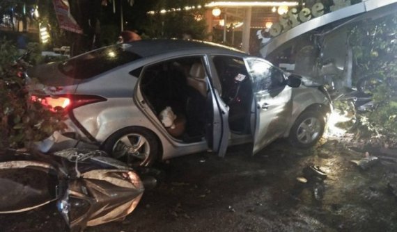 Đắk Nông: 2 nữ sinh vừa tốt nghiệp THPT bị "ô tô điên" đâm tử vong khi rời khỏi quán cà phê