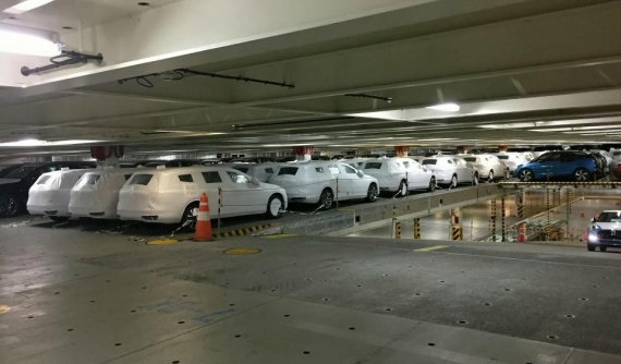 450 chiếc xe sang BMW trị giá 14,4 triệu USD bị hỏng vì bão cát