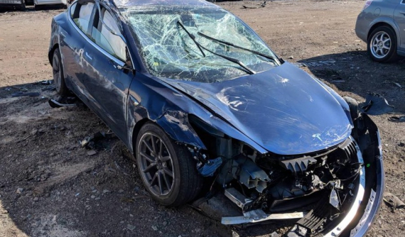 Thêm vụ tai nạn chứng minh độ an toàn và "đáng đồng tiền" của Tesla Model 3