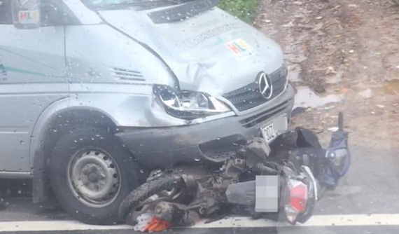 Lạng Sơn: Sang đường, một phụ nữ đi xe máy va chạm với ô tô khách, tử vong tại chỗ