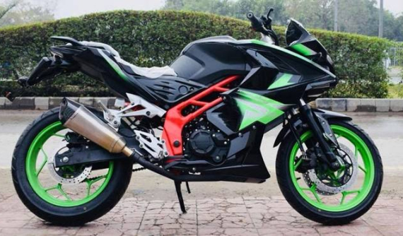 Xe Trung Quốc nhái Bajaj Pulsar RS 200 có giá siêu rẻ và chỉ bảo hành trong 1.500 km